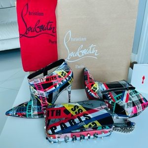 Christian Louboutin zoompouch Loubiballage feature in @emily in Paris, calfskin